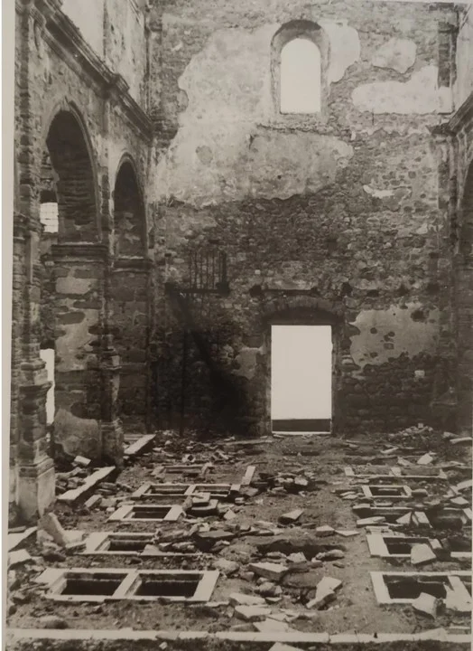 Unutrašnjost nekadašnje župne crkve sv. Karla Boromejskog prije rušenja 1958. godine