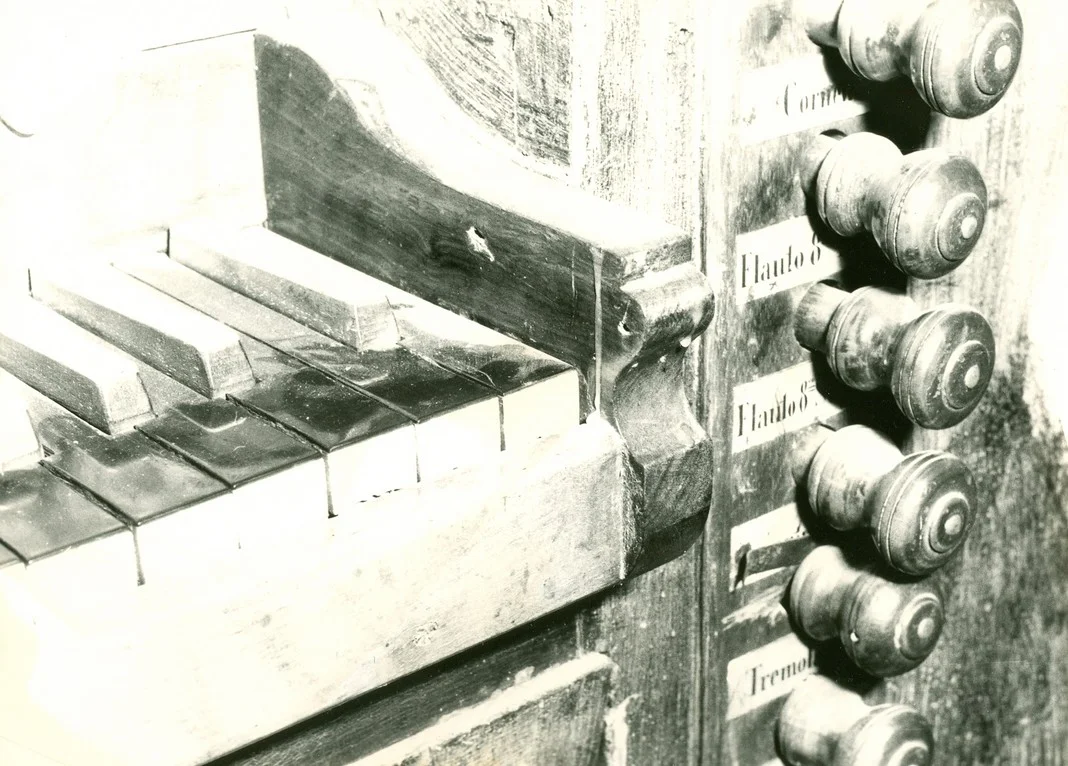 Detalj sviraonika – dio klavijature i ručice registara, 1972.