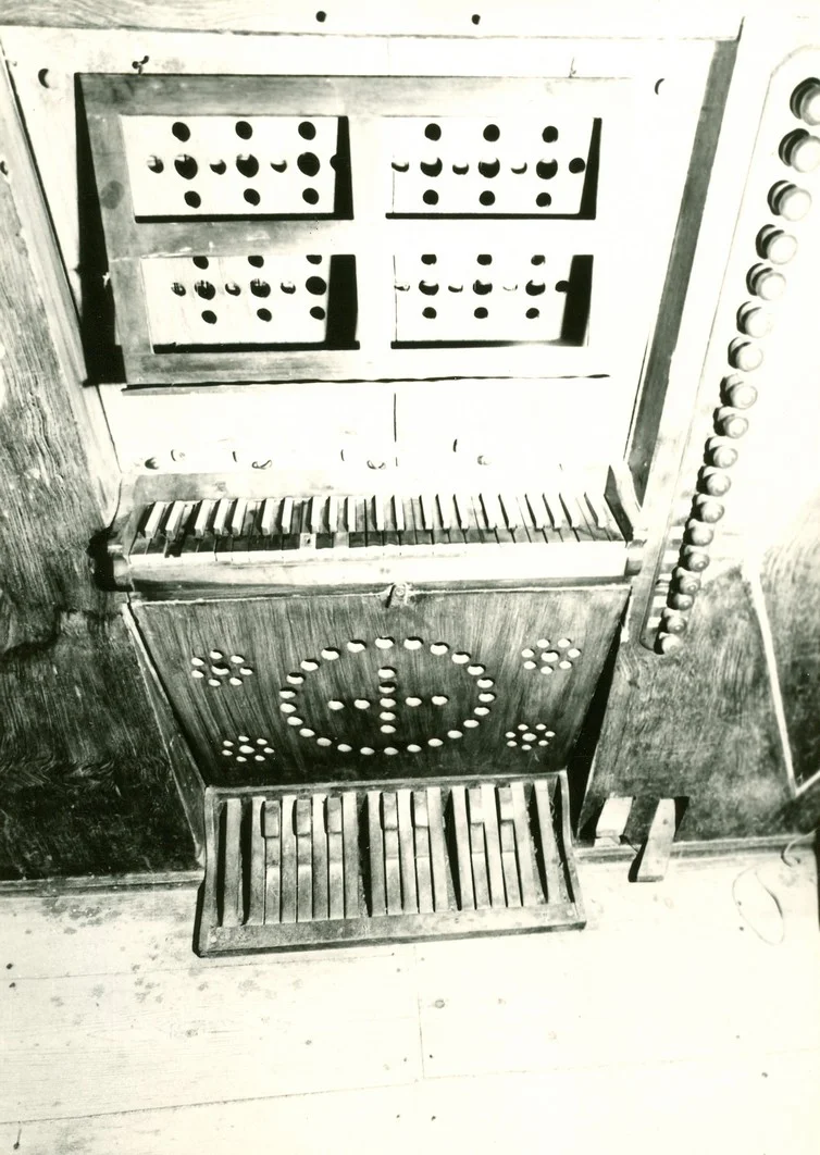 Sviraonik inkorporiran u kućište orgulja – total, 1972.
