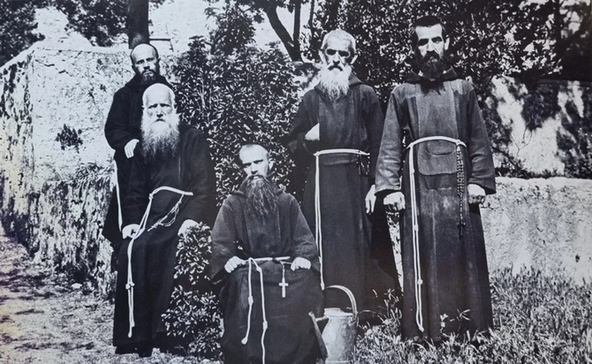 Braća kapucini u Karlobagu 1923. godine