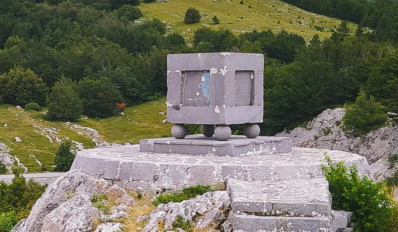 Kubus monument